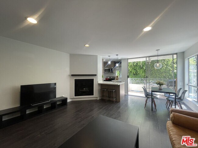 Foto del edificio - 6151 Orange St