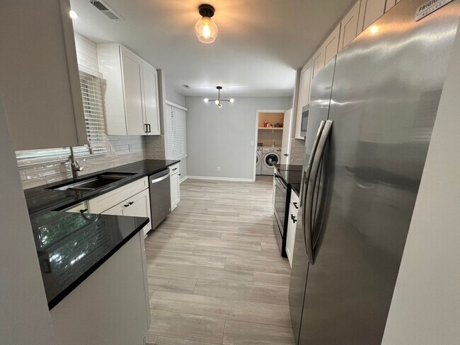 Foto del edificio - Charming, fully renovated 3BR House in Cha...