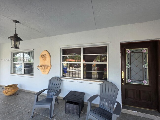 Foto del edificio - 2970 SW 17th St