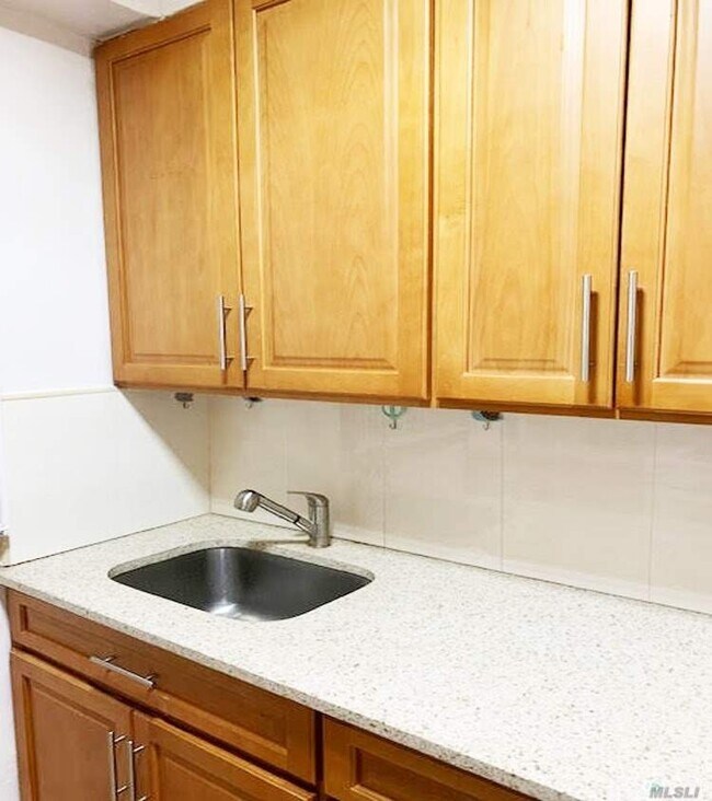 Building Photo - 143-40 Roosevelt Ave