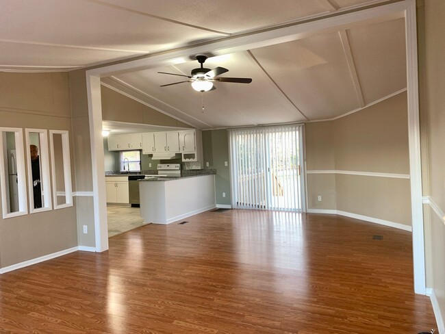 Foto del edificio - Renovated 3 Bedroom Home In Raleigh, Apply...