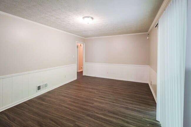 Building Photo - 7006 Knollwood Dr