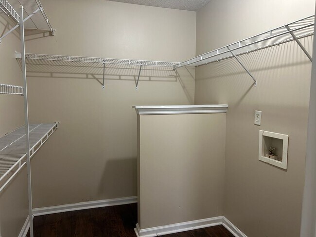 Building Photo - West Augusta