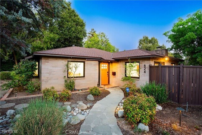 Building Photo - 3 br, 1.5 bath House - 624 West 10th Street