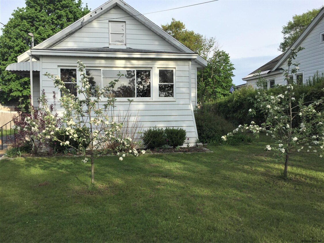 2714 Barton Ave, Rotterdam, NY 12306 House Rental in Rotterdam, NY