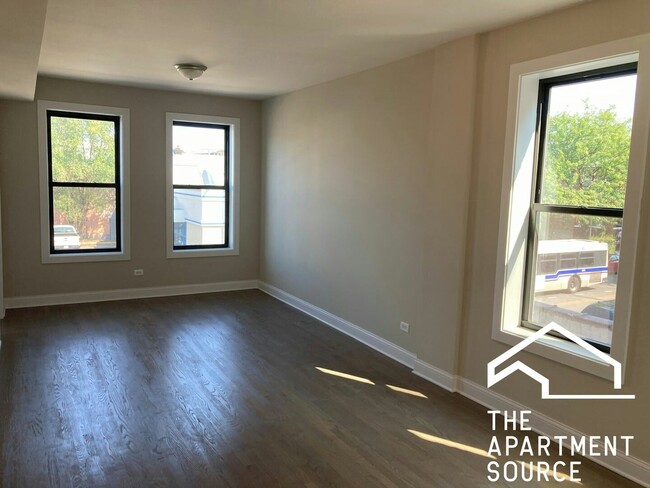 Foto del edificio - 2351 N Kimball Ave