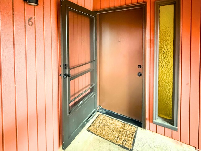 Building Photo - 1625 W Elizabeth St