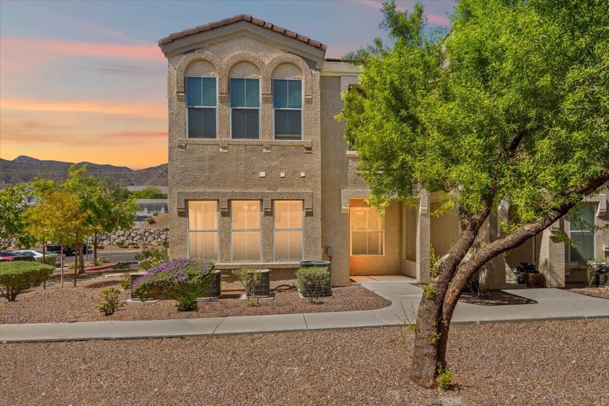 Foto principal - New Paint- 1 Bd Retreat, Community Pool, S...