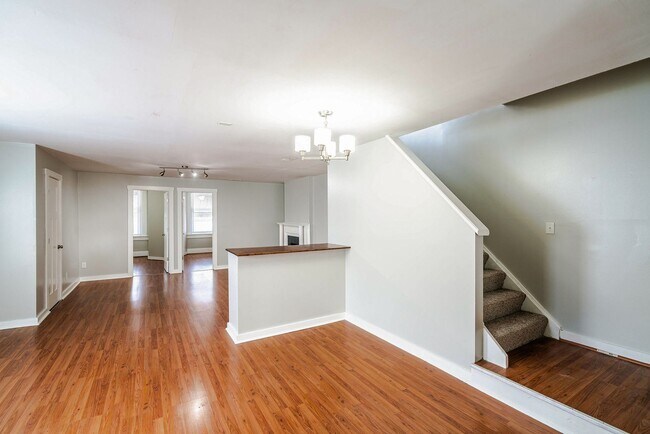 Foto del edificio - 970-972 Parsons Avenue
