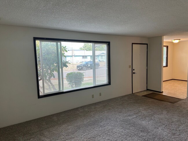 Foto del edificio - Nice 2 bedroom 1 bath duplex in Springfield!
