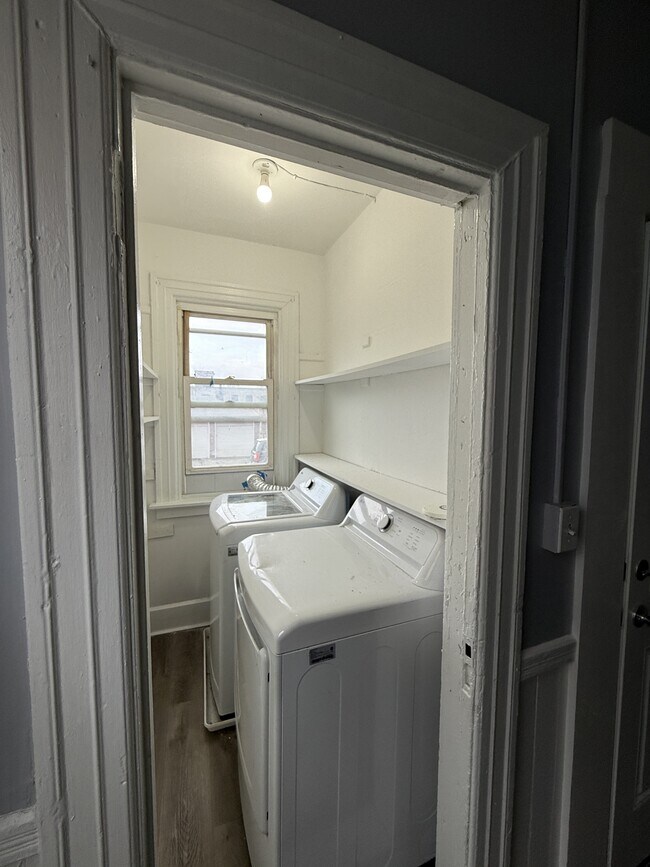 Foto del edificio - 96-98 Sargeant St-FL1