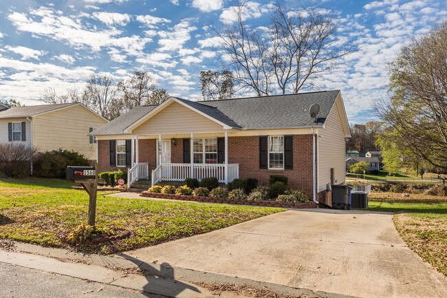 Building Photo - 3 Bedroom Home