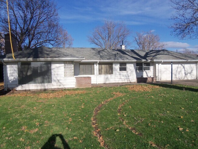 Building Photo - 1421 Monroe St. *single family home with t...
