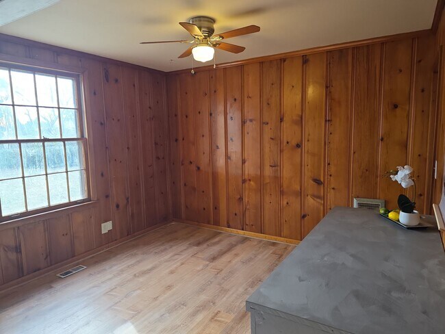 Foto del edificio - 4411 NW Kenwood Dr