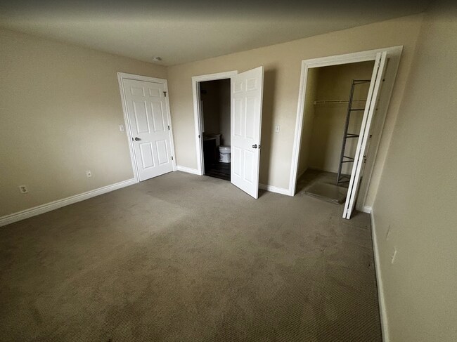 Foto del edificio - 542 Pewaukee Rd