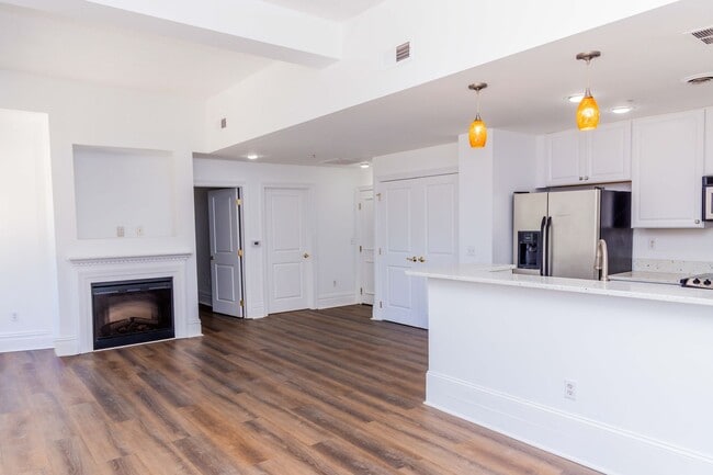 Photo - Luxury Two Bedroom Unit in  Downtown Business District Apartment