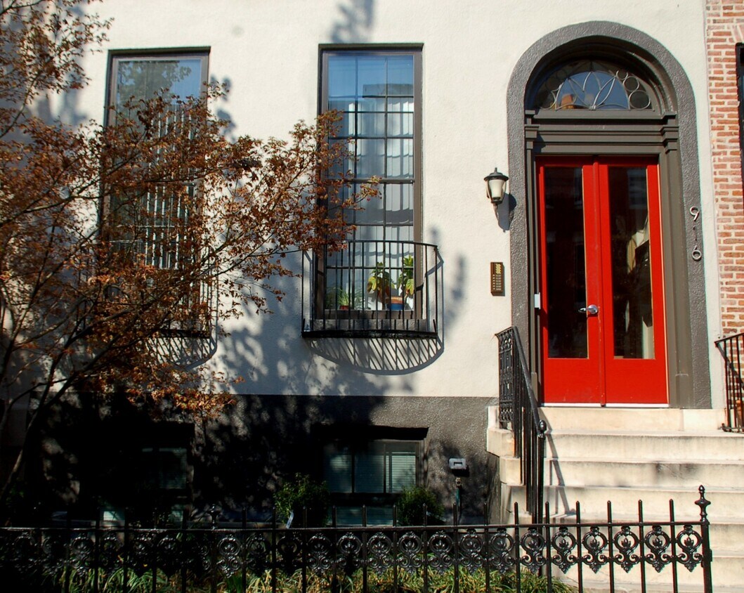 Primary Photo - 916 Saint Paul St