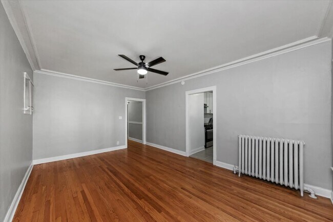 Foto del edificio - 6427 N Greenview Ave