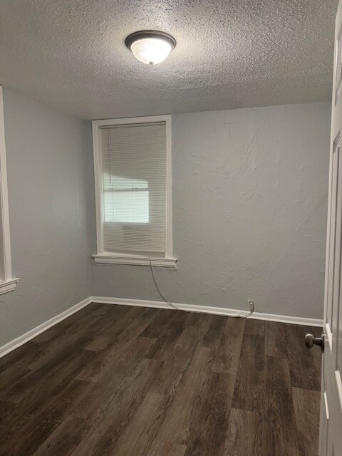 Foto del edificio - 2120 Linwood Blvd