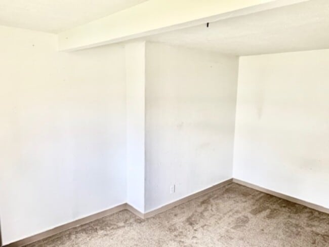 Building Photo - River Road/Park Ave. area updated apartment in house