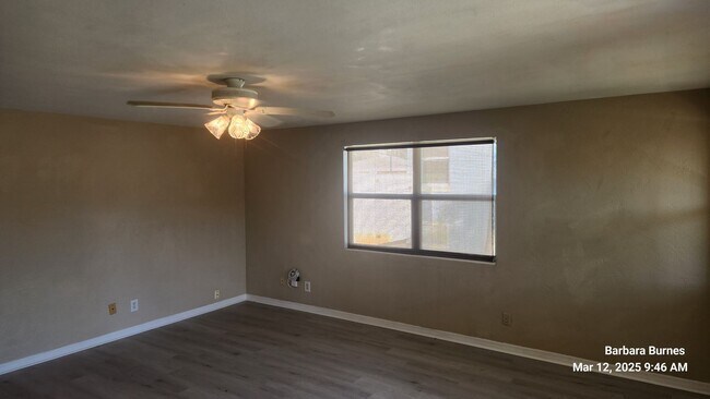 Foto del edificio - 927 N Grandview Ave