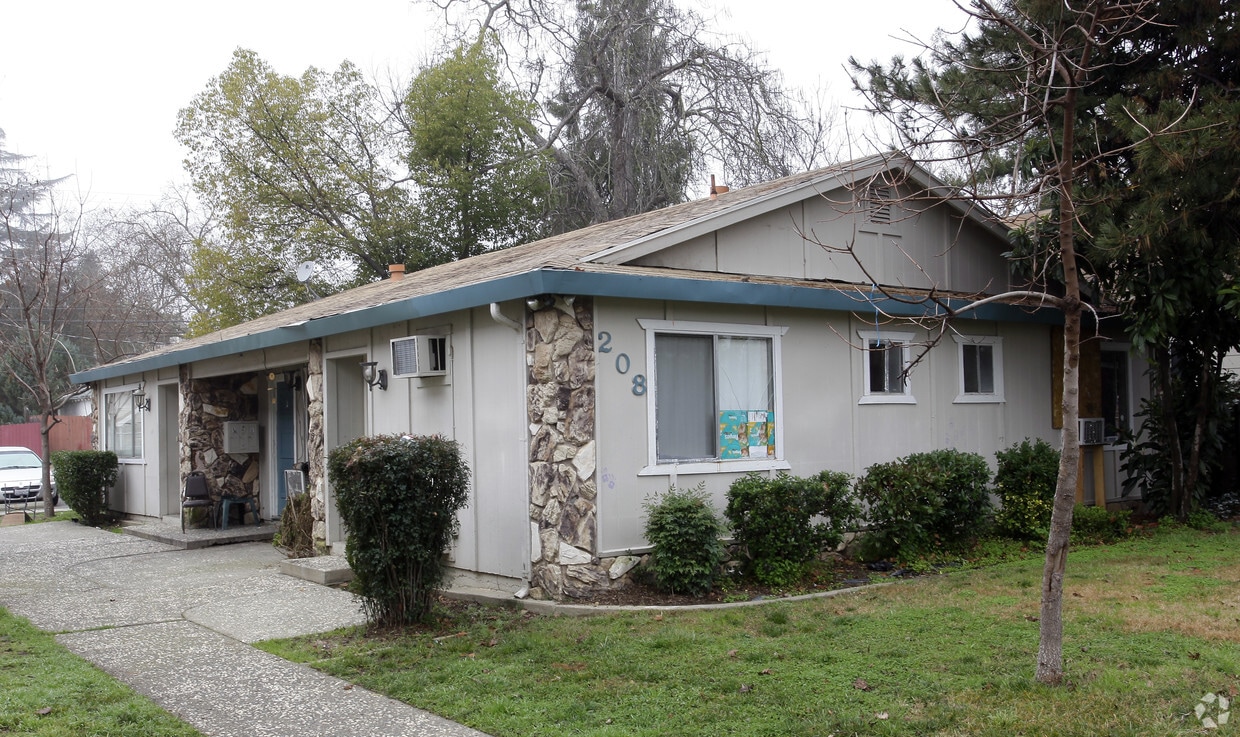 Primary Photo - 208 B St