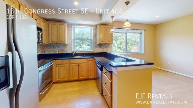 Building Photo - Randle Heights Updated One Bedroom/One Bat...