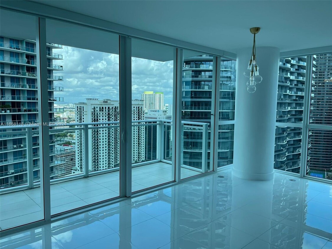 Foto principal - 1080 Brickell Ave