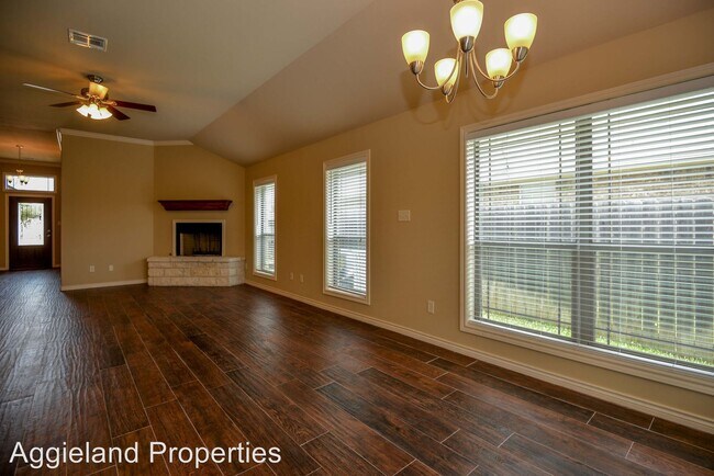 Building Photo - 4 br, 3 bath House - 800 Turtle Dove
