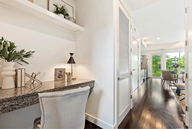 Foto del edificio - 1133 Metropolitan Ave