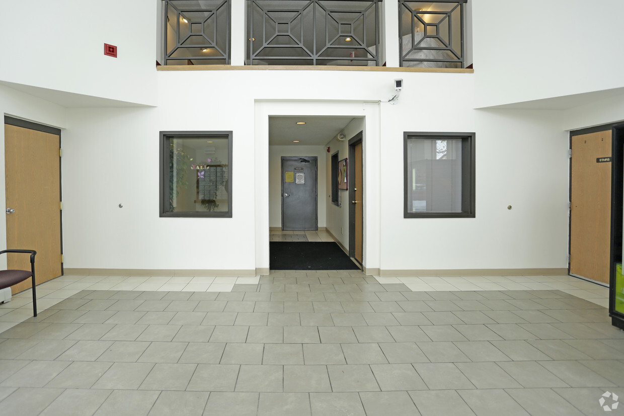 Briar Pond Apartments - Oakdale, MN, 55128 | Apartments.com