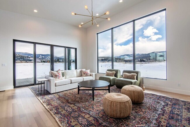 Foto del edificio - 9461 Timberline Loop