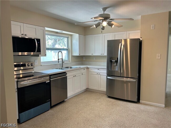Foto del edificio - 4320 Pine Lake Rd