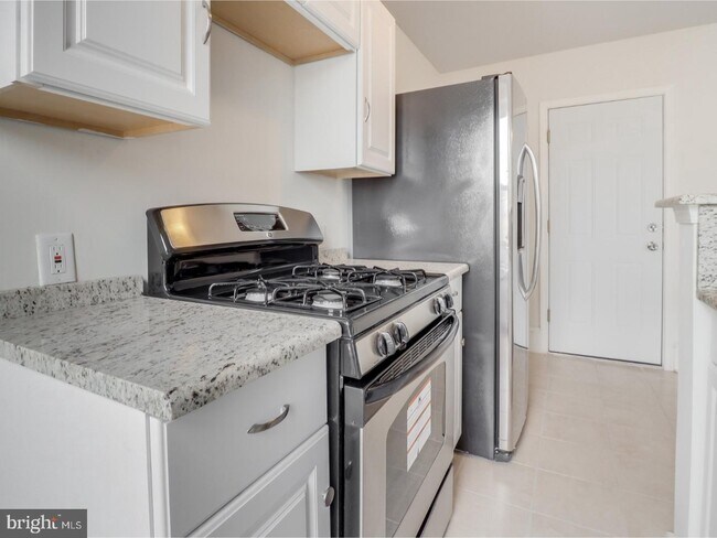 Building Photo - 4639 Umbria St