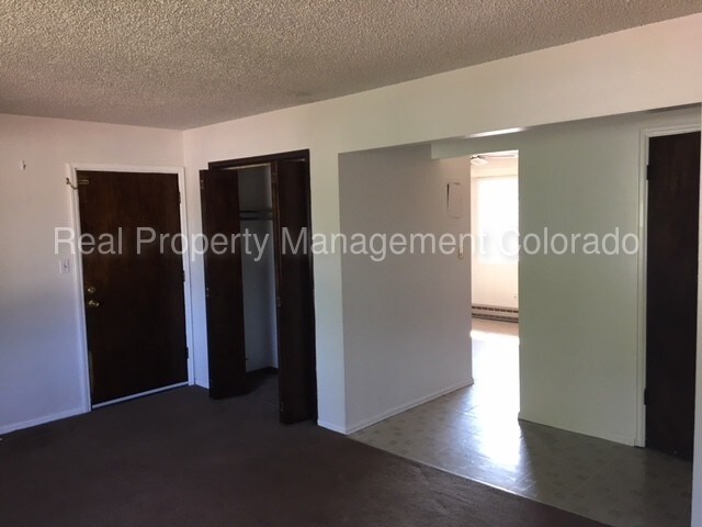 Foto del edificio - 304 E Iowa Ave