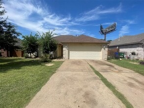 Building Photo - 209 N Kings Canyon Dr