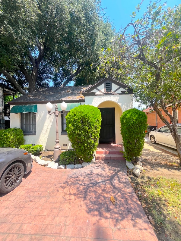 Primary Photo - 113 E G St