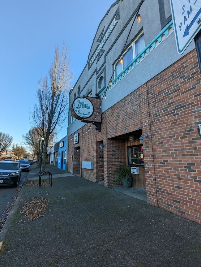 Great 1-Bedroom, 1-Bath Apartment In Springfield With On-site Laundry! - Great 1-Bedroom, 1-Bath Apartment In Springfield With On-site Laundry!