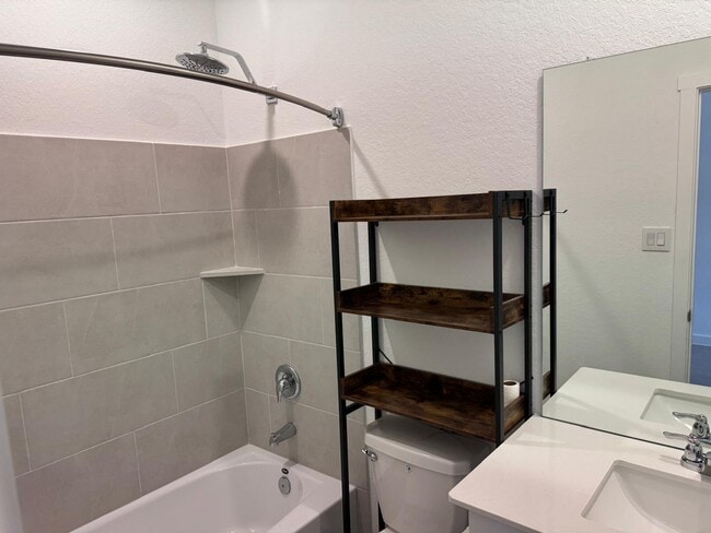 Guest Bathroom - 10342 Bridgton Ml