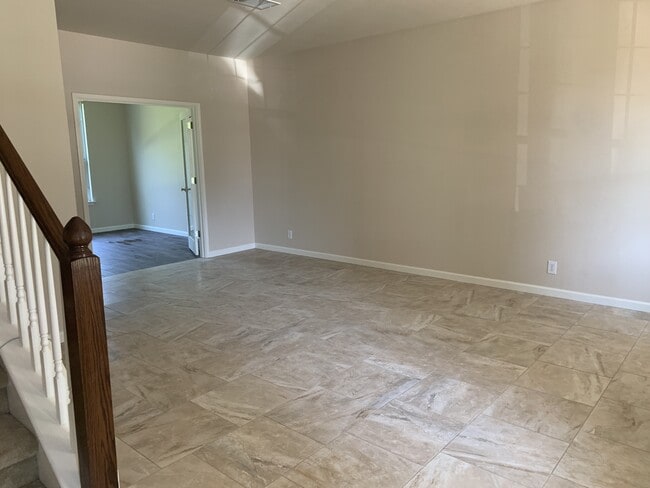 Building Photo - 8711 Redwood Bend