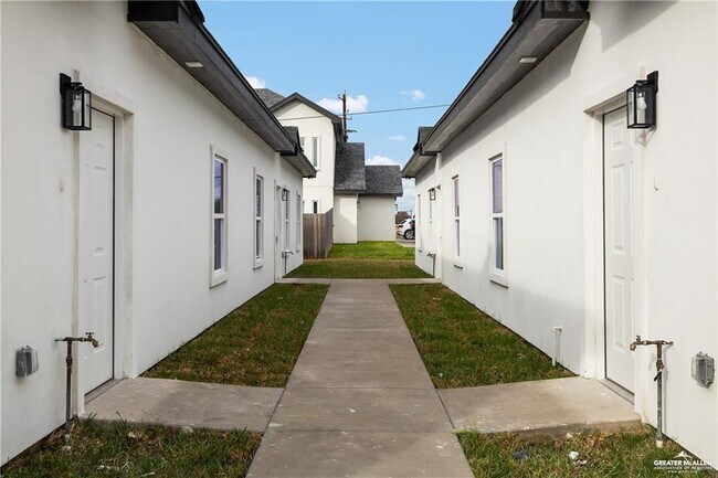 Foto del edificio - 1321 Joscelyn Dr