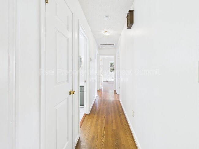 Foto del edificio - 1233 Pinehurst Rd