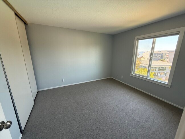 Foto del edificio - 960 Shorepoint Ct