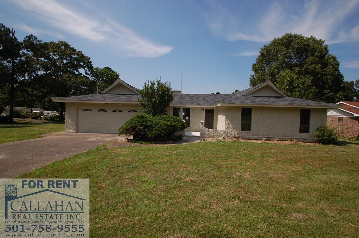 Foto principal - 3 Bedroom Home