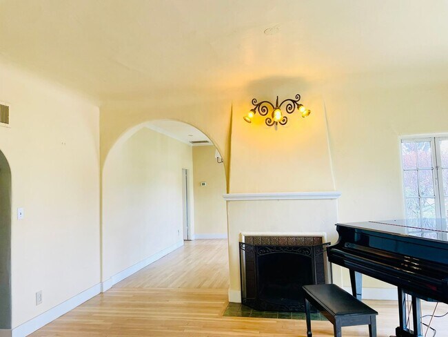 Building Photo - Quaint home in Willo Historic Neighborhood