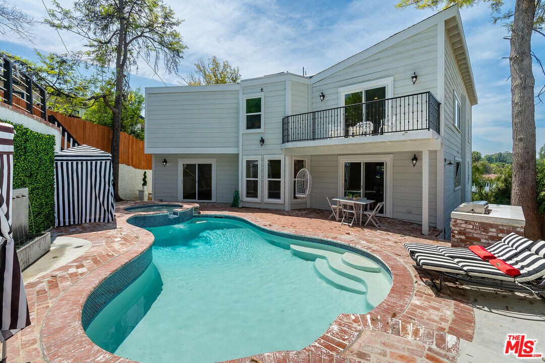 Foto principal - 19555 Oxnard St