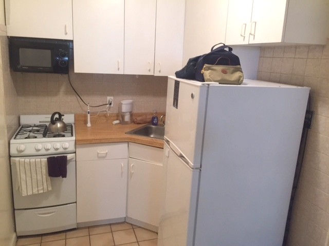 Building Photo - 116 W 75th St