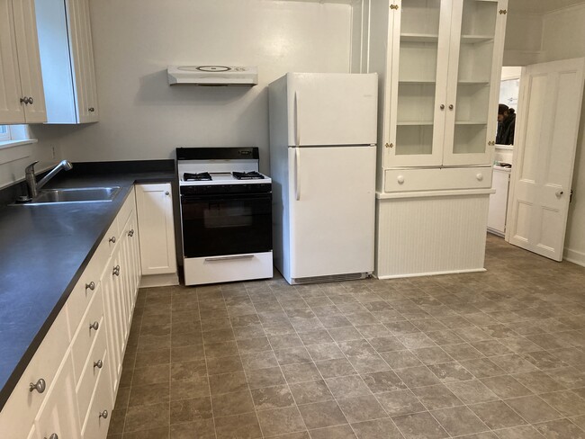 Kitchen - 219 S Pine St