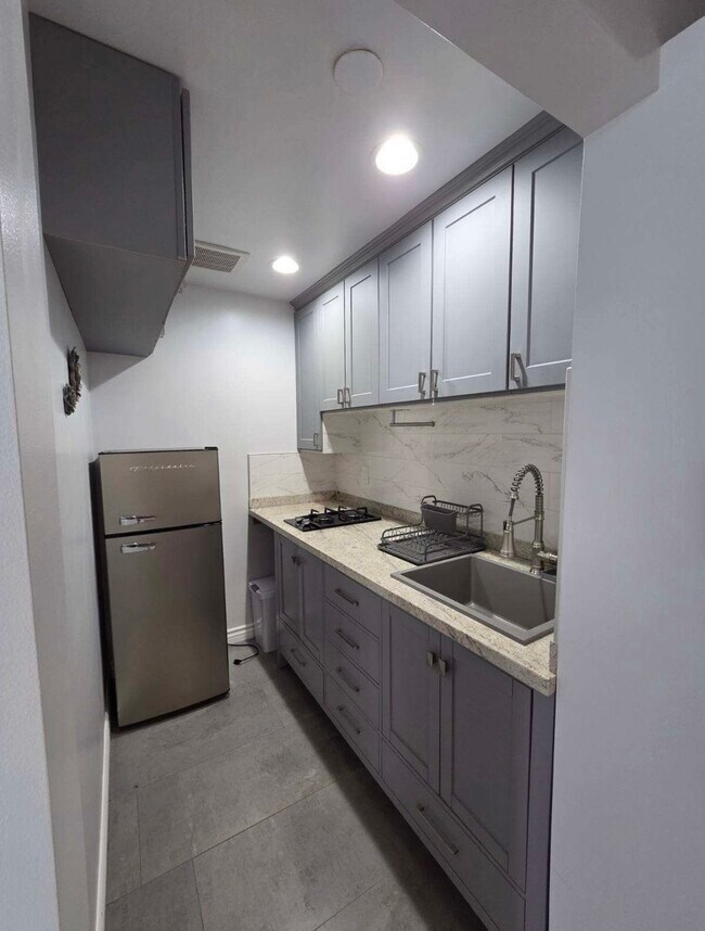 Foto del edificio - 9233 Canter Ln