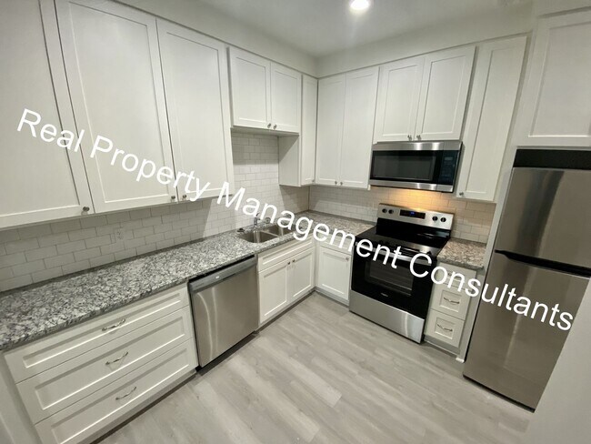 Building Photo - Renovated 3-Bedroom Home! Deposit Free Living Available via Obligo